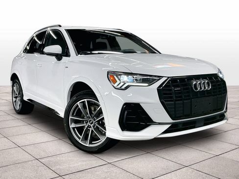Certified 2025 Audi Q3 2.0T Premium w/ Black Optic Sport Package image 2