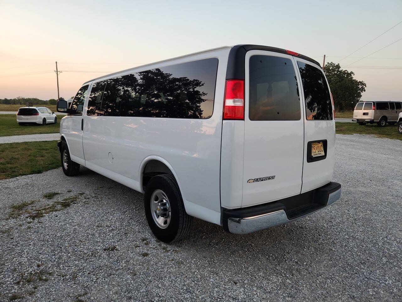 Used 2025 Chevrolet Express 3500 LT w/ LT Preferred Equipment Group RWD image 4