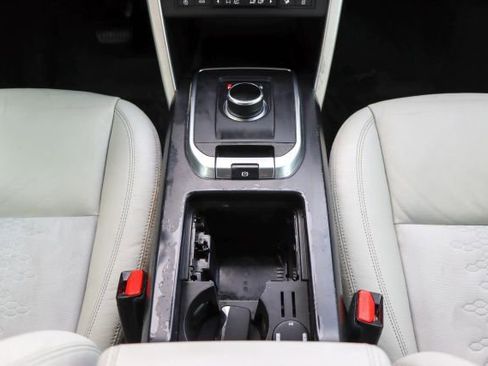 Used 2018 Land Rover Discovery Sport SE image 26