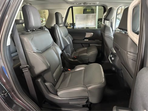 Certified 2025 Ford Expedition Active image 46