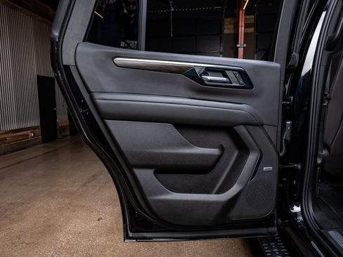 Used 2025 Chevrolet Tahoe Z71 w/ Comfort Package image 38