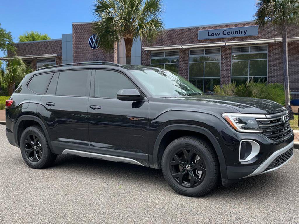 New 2026 Volkswagen Atlas Peak Edition AWD/4WD image 1