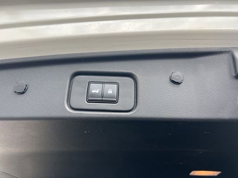 Used 2023 Nissan Pathfinder SL AWD/4WD image 20