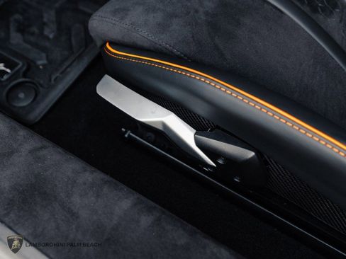 Used 2024 Lamborghini Huracan Sterrato image 34