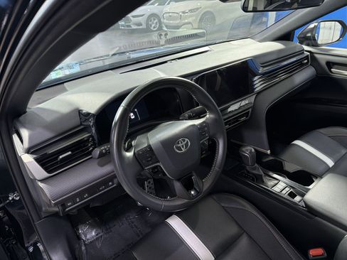 Used 2025 Toyota Camry SE FWD image 17