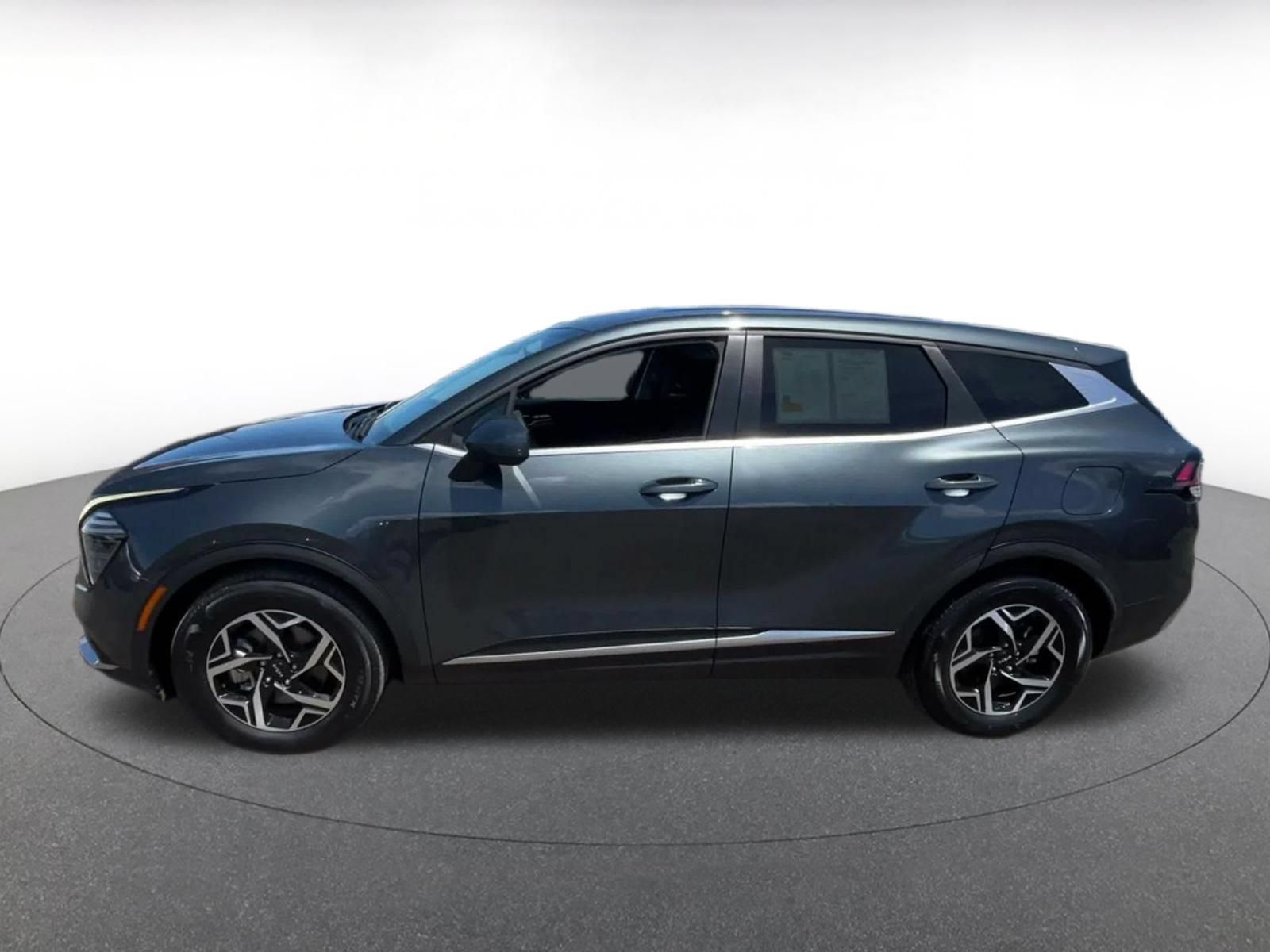 Used 2025 Kia Sportage LX FWD image 8