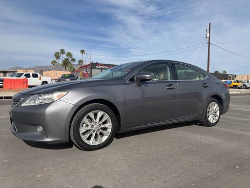 Used 2014 Lexus ES 300h w/ Luxury Package w/Bamboo Trim image 3