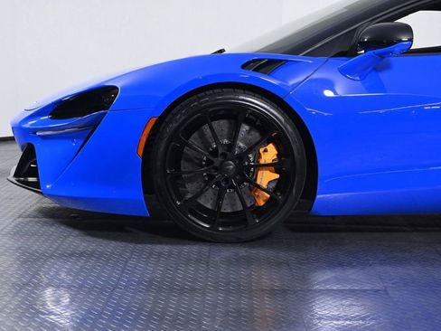 Used 2024 McLaren Artura RWD image 25