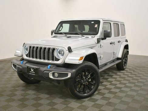 Used 2024 Jeep Wrangler Unlimited Sahara image 2