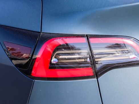 Used 2020 Tesla Model Y Long Range image 9