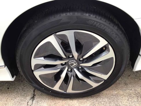 Used 2019 Honda Accord EX image 10