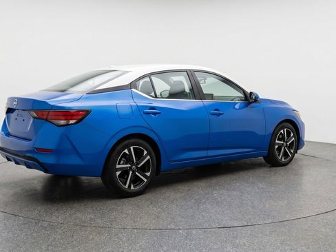Used 2025 Nissan Sentra SV FWD image 9