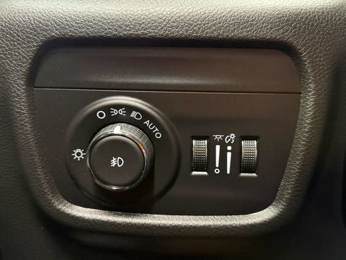 Used 2024 Jeep Grand Cherokee Limited AWD/4WD image 30