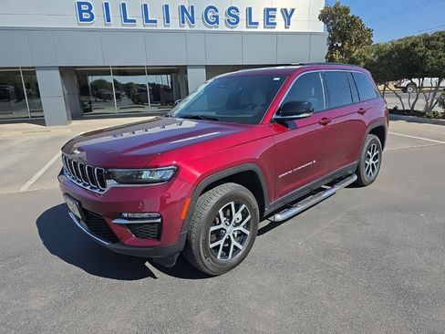 Used 2025 Jeep Grand Cherokee Limited RWD image 1
