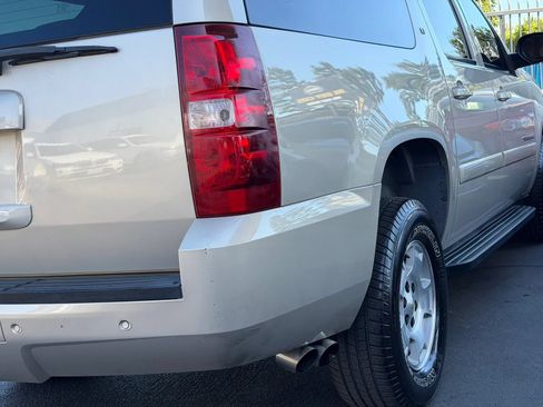 Used 2007 Chevrolet Suburban LT w/ LT Preferred Equipment Group AWD/4WD image 22