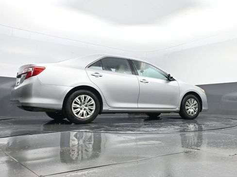 Used 2012 Toyota Camry LE image 22
