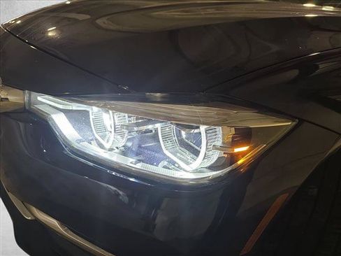 Used 2017 BMW 330i xDrive Sedan AWD/4WD image 30
