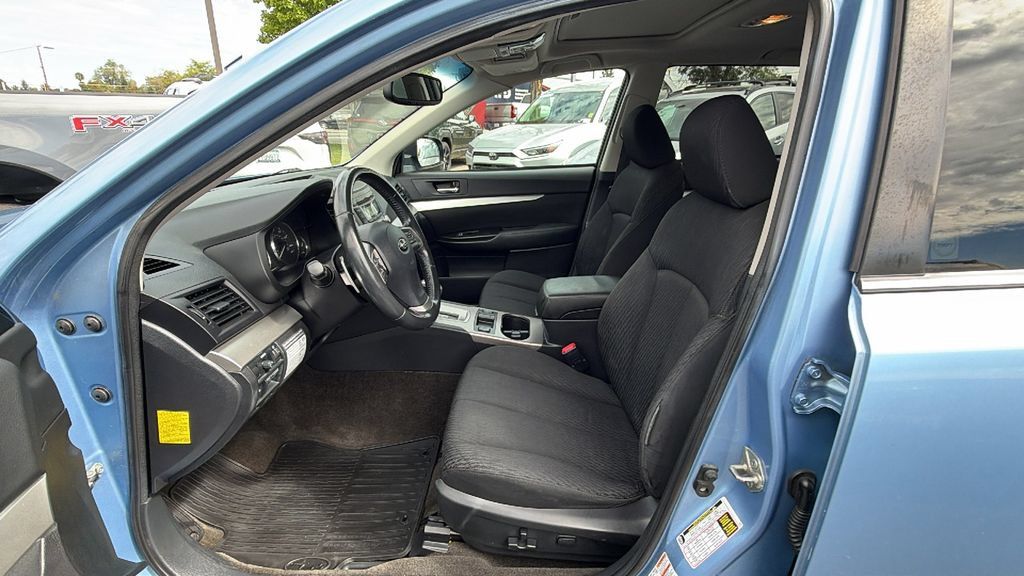 Used 2012 Subaru Outback 2.5i Premium AWD/4WD image 32