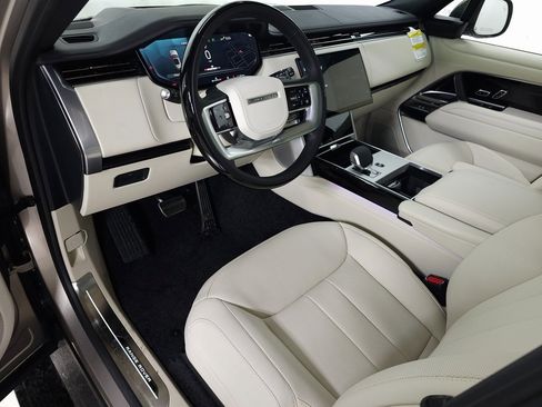 New 2025 Land Rover Range Rover SE image 17