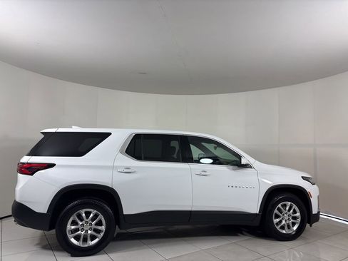 Used 2023 Chevrolet Traverse LS w/ Safety Package image 5