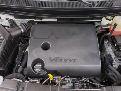 Used 2023 Chevrolet Traverse RS image 22