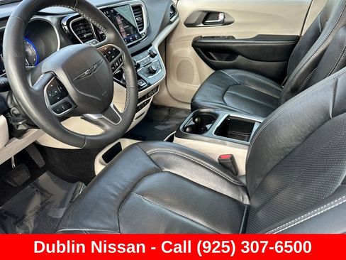 Used 2022 Chrysler Pacifica Touring-L FWD image 10