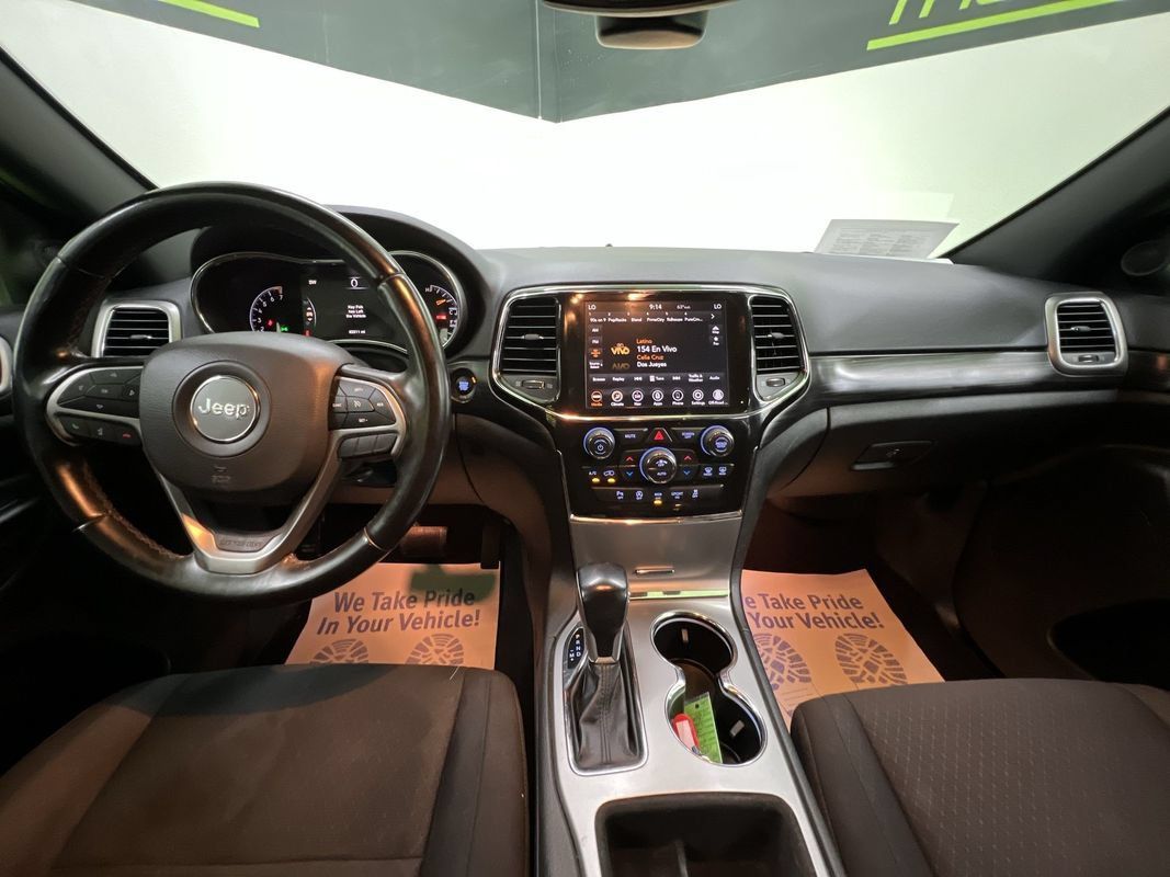 Used 2022 Jeep Grand Cherokee Laredo E AWD/4WD image 18