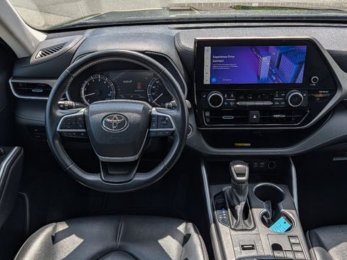 Used 2023 Toyota Highlander XLE image 26