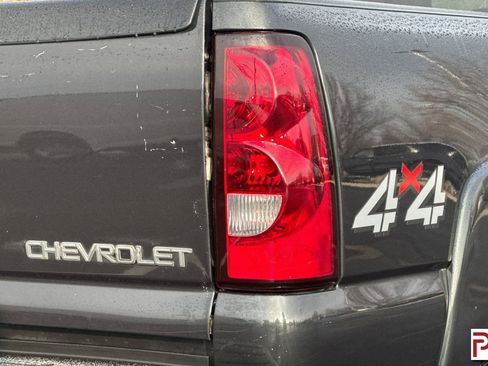 Used 2005 Chevrolet Silverado 2500 LT w/ Heavy-Duty Power Package image 32