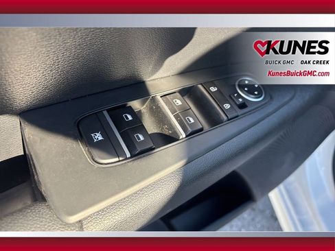 Used 2024 Kia Forte LXS image 9