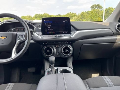 Used 2025 Chevrolet Blazer LT FWD image 17