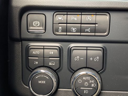 New 2025 Chevrolet Suburban Premier AWD/4WD image 22