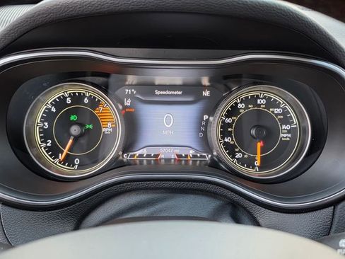 Used 2020 Jeep Cherokee Limited w/ Technology Group image 25