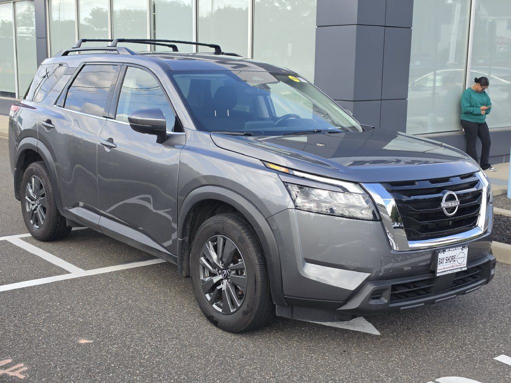 Certified 2024 Nissan Pathfinder SV AWD/4WD image 3