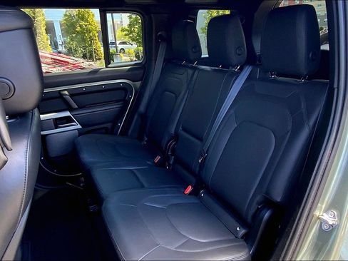 Used 2023 Land Rover Defender 110 SE AWD/4WD image 20