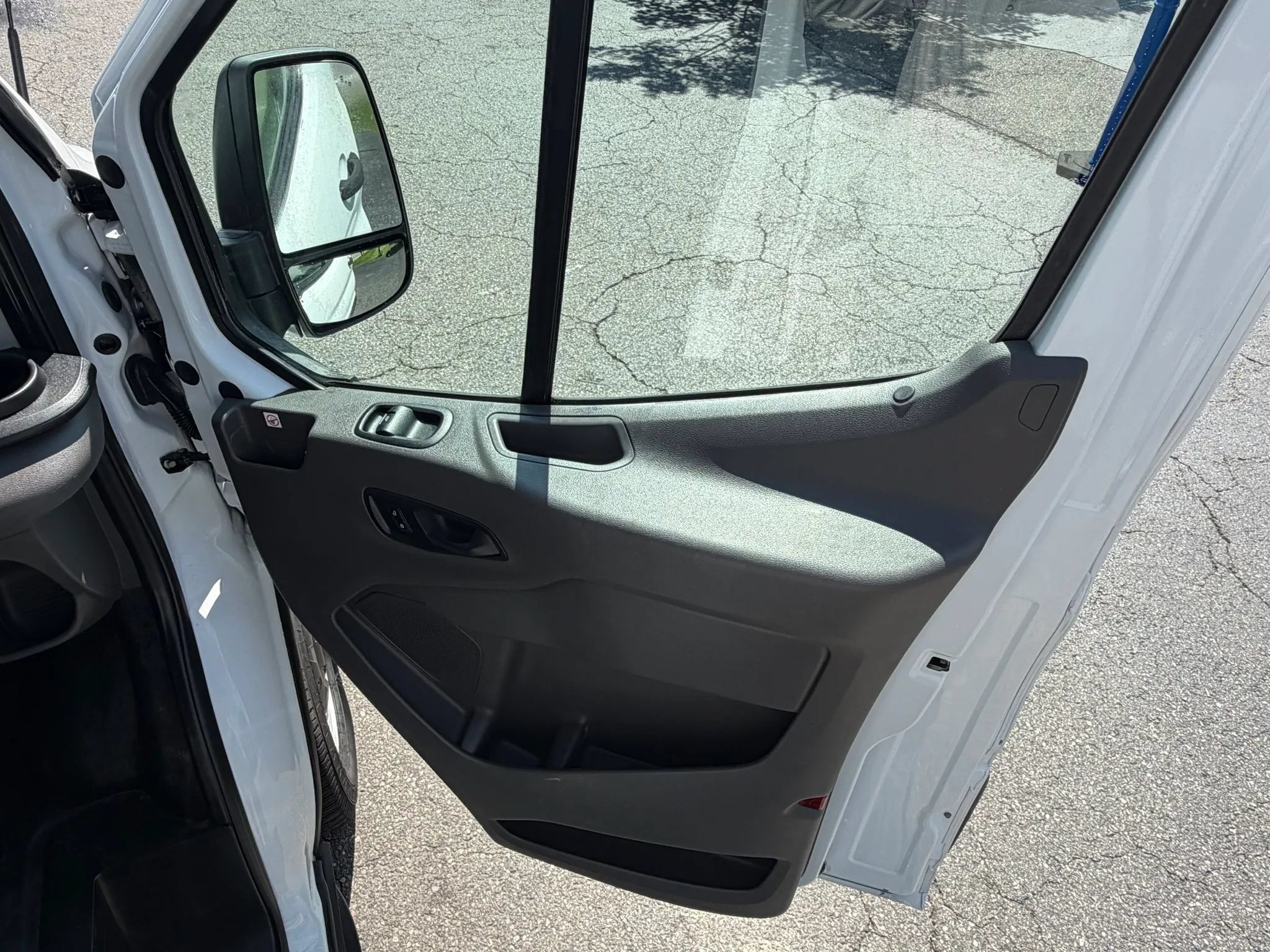 Used 2020 Ford Transit 150 RWD image 32