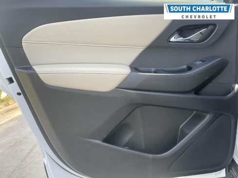Used 2023 Chevrolet Traverse LS AWD/4WD image 14