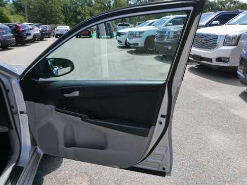 Used 2014 Toyota Camry FWD image 22