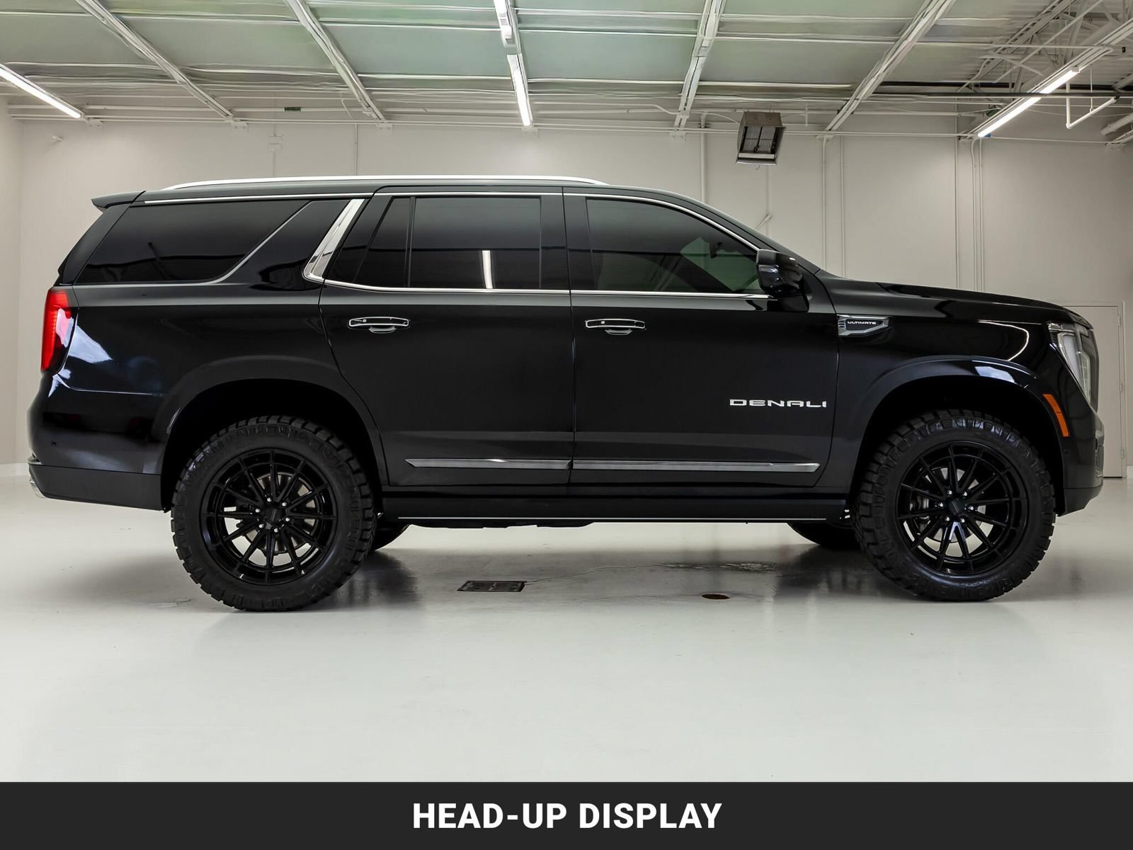 Used 2025 GMC Yukon Denali Ultimate AWD/4WD image 10