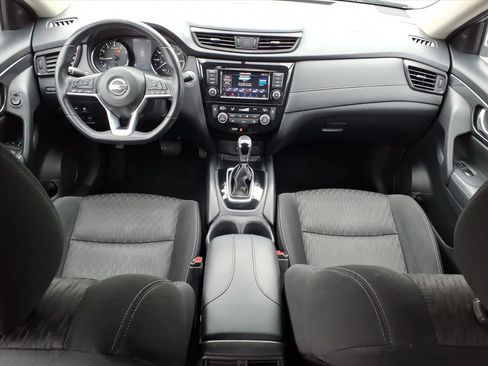 Used 2018 Nissan Rogue SV image 19