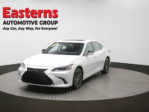 Used 2024 Lexus ES 250 w/ Premium Package image 57