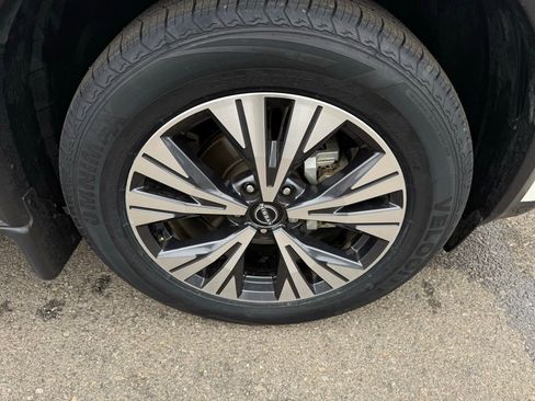 Certified 2023 Nissan Rogue SV image 9