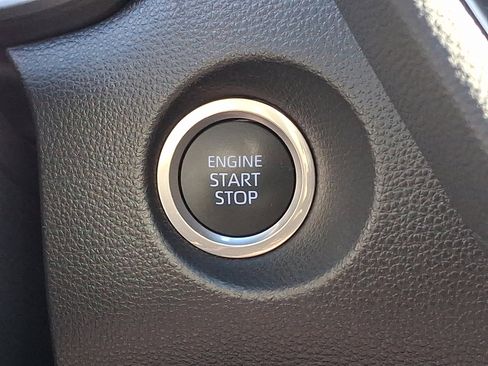 Used 2022 Toyota Corolla Cross XLE w/ Convenience Package image 23