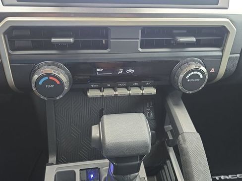 Used 2025 Toyota Tacoma SR5 AWD/4WD image 24