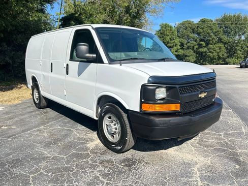 Used 2015 Chevrolet Express 2500 image 5