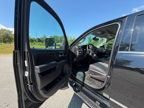 Used 2016 GMC Sierra 2500 SLT w/ Duramax Plus Package AWD/4WD image 8
