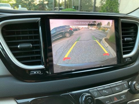 Used 2023 Chrysler Pacifica Touring-L FWD image 22