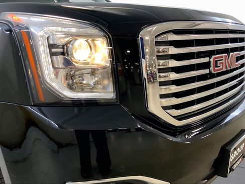 Used 2017 GMC Yukon SLT w/ Premium Edition AWD/4WD image 32