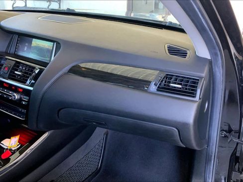 Used 2017 BMW X3 sDrive28i w/ Premium Package image 18