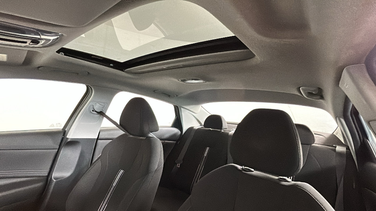 Used 2024 Hyundai Elantra SEL w/ Convenience Package FWD image 16